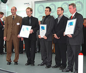 Die Preisträger mit Herrn Römer